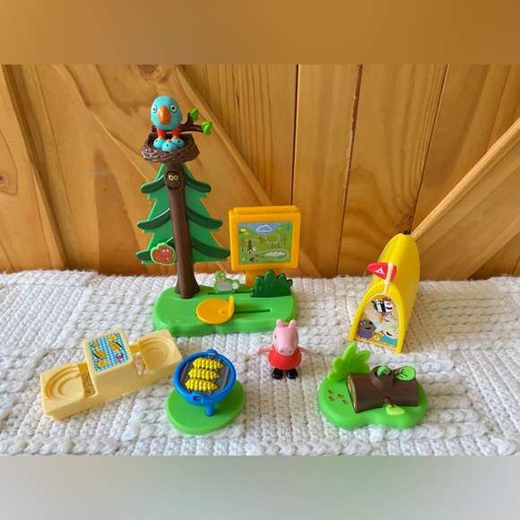 Peppa Pig Peppa's Woodland Club Peppa's Nature Day Play Set - Picture 1 of 10
